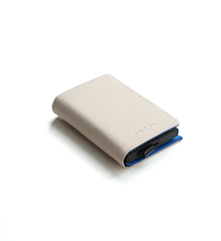 Cleo Cardholder